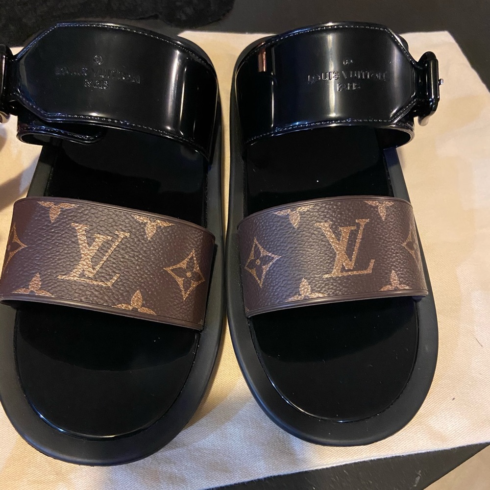 100% Authentic Louis Vuitton SUNBATH FLAT MULE 39